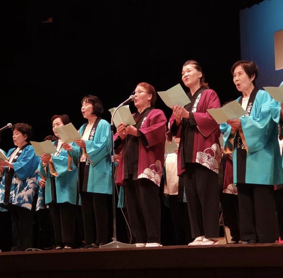 三鷹市芸術文化協会創立50周年記念公演で三鷹賛歌と題する民謡を合唱しました