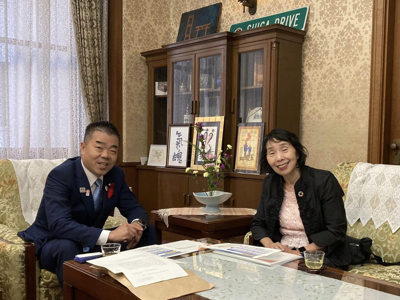 滋賀県庁を訪問して、三日月大造知事、大杉住子副知事らと対話しました