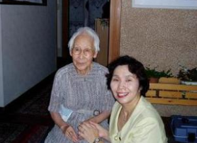 中村ミヨさん(100歳)と市長 中村ミヨさん(100歳)と市長
