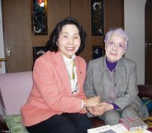 歌人の宮英子さんと清原市長 歌人の宮英子さんと清原市長