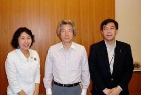 右から棚橋IT担当大臣、小泉首相、清原市長 右から棚橋IT担当大臣、小泉首相、清原市長