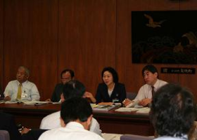 秋たけなわ、政策会議もたけなわ 秋たけなわ、政策会議もたけなわ