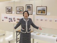 退職校長会の干し芋の研究展示の前で